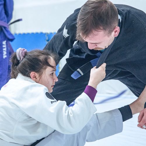 Bilder unserer Erwachsenen beim BJJ-Training