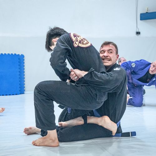 Bilder unserer Erwachsenen beim BJJ-Training