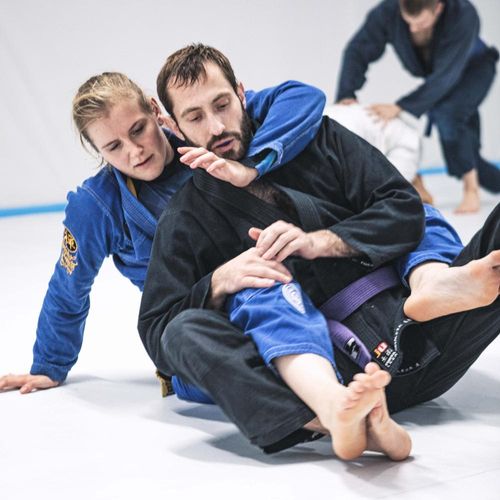 Bilder unserer Erwachsenen beim BJJ-Training