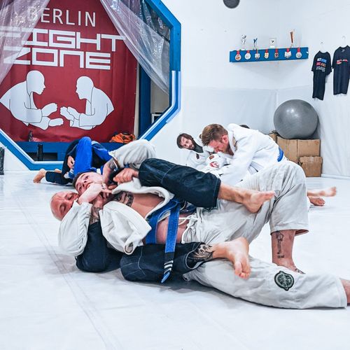 Bilder unserer Erwachsenen beim BJJ-Training